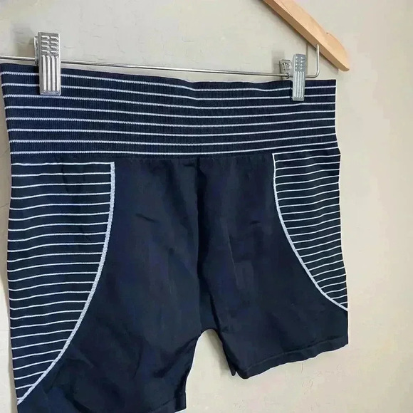 Missguided Seamless MSGD Booty Gym Shorts Bundle (2) Size Medium - Picture 6 of 14